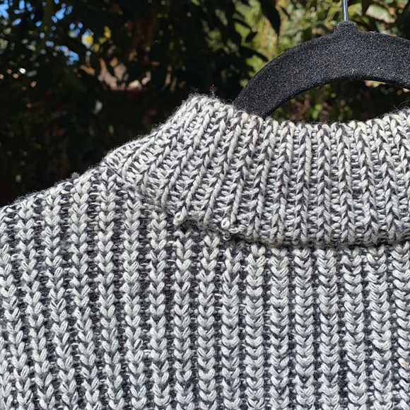 Mock neck sweater (SOLD) - Picture 4 of 7